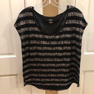 ✨5 for $25✨J Lo black & silver stripped shirt.